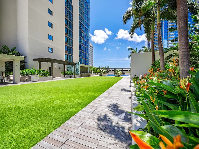 Kapiolani Blvd — Photo 44