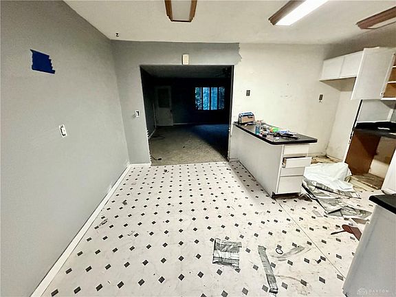 5th image of 143 W Routzong Dr