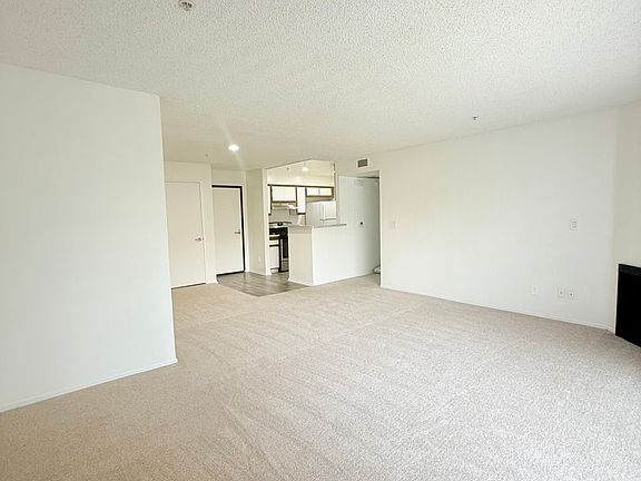 5th image of 400 S Westmoreland Ave #414