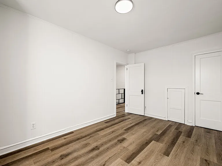 7611 Woolston Ave — Photo 11