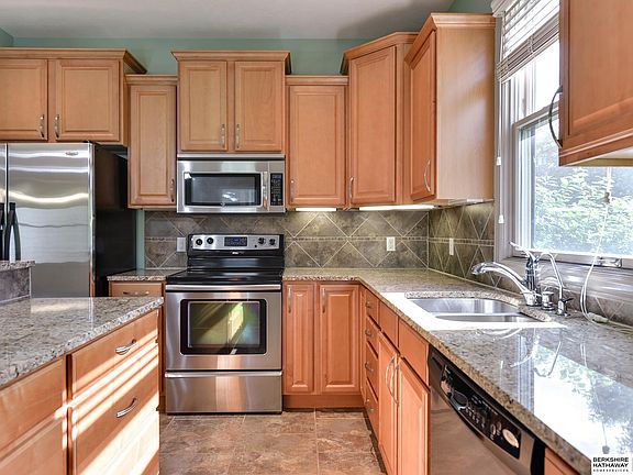 4th image of 5704 N 157th Ave