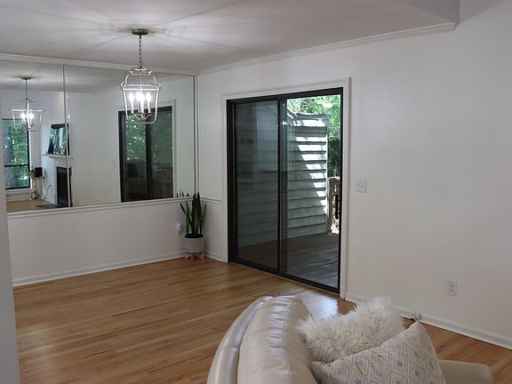 2nd image of 1092 Creatwood Pl SE