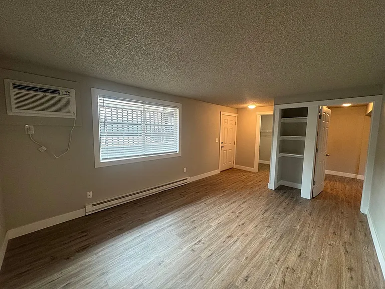 Cozy 2bd/1ba North West Apartment | On-Site Laundry | Pet Friendly | Off-Street Parking | Avail U... — Photo 6
