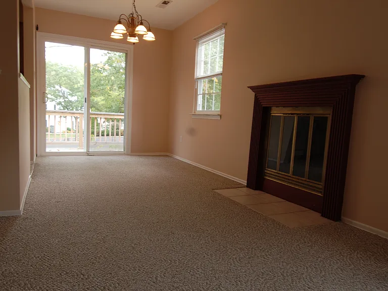 102 Deerpath Dr #B — Photo 2