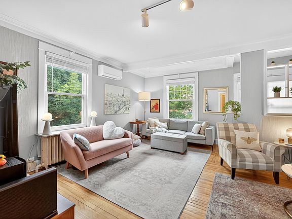 2nd image of 3035 Irving Ave S