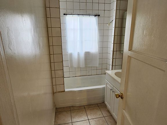 4th image of 1322 Roycroft Ave