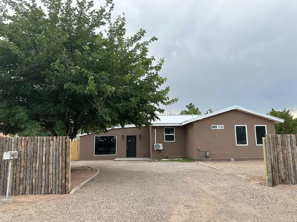 6667 Elwood Dr NW, Los Ranchos De Albuquerque, NM 87107