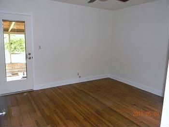 4th image of 2438 Fairgreen Ave