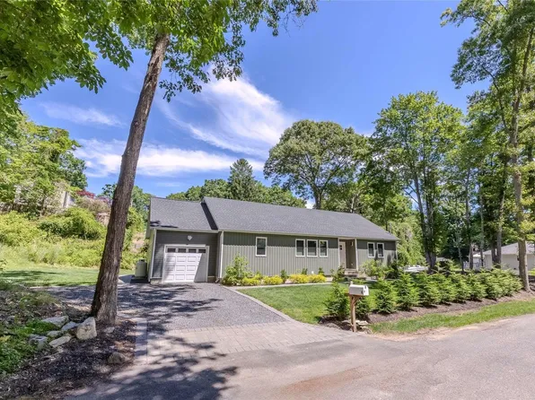6 4th Street, Wading River, NY 11792