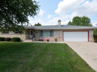607 4th St, Waunakee, WI 53597