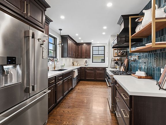 3rd image of 10155 S Clifton Park Ave