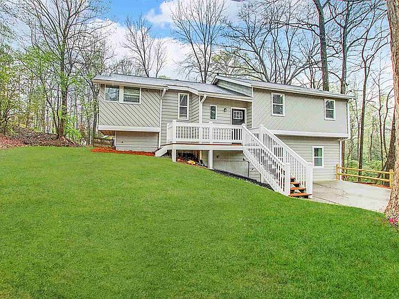 3rd image of 3721 Catalina Dr