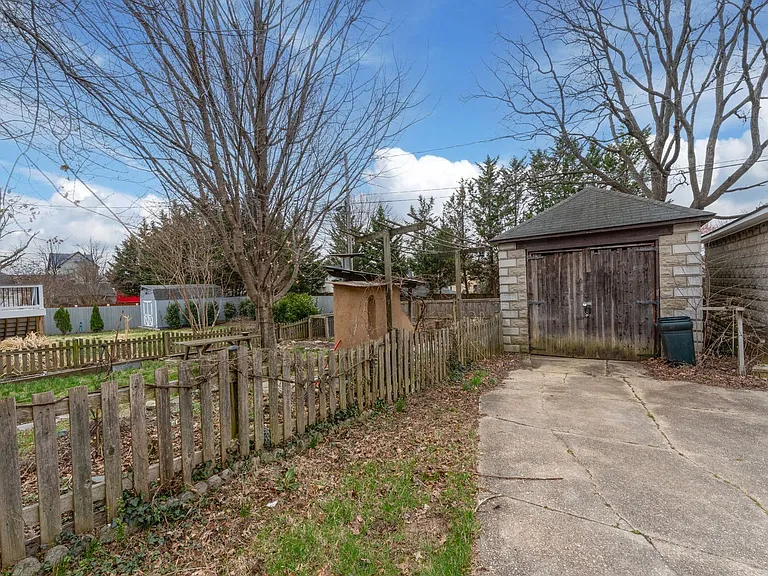 2911 Shirey Ave — Photo 41