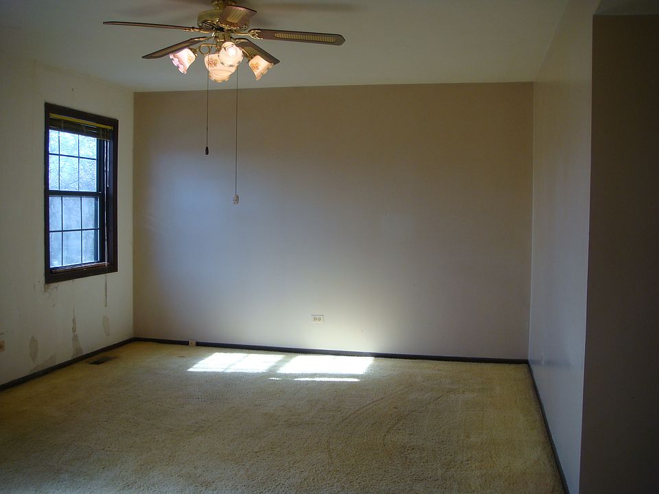 2nd image of 1071 Churchill Dr