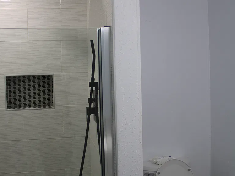 Shower & Toilet