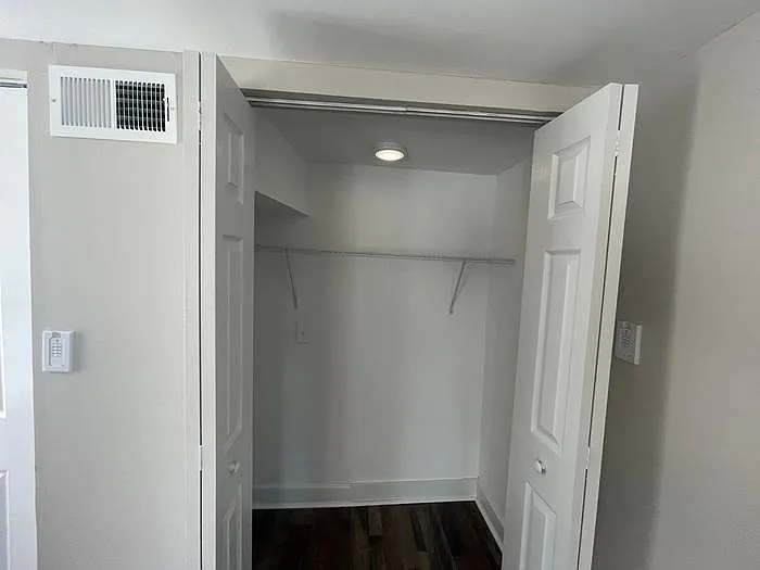 2742 Kennedy St — Photo 16