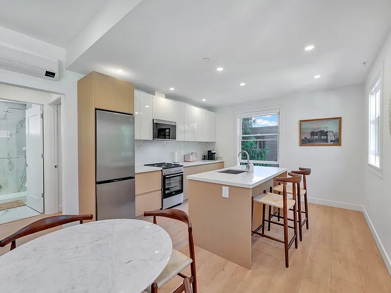 957 Nicola St #202 — Photo 8