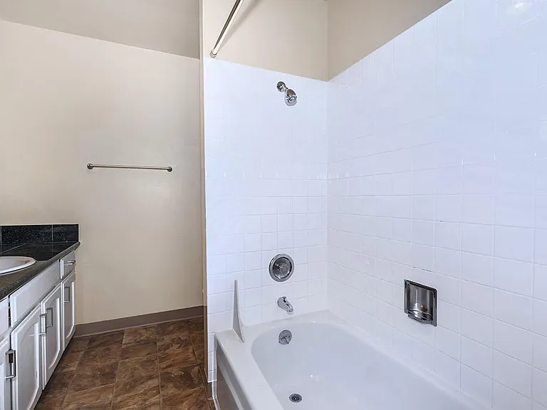Four Seasons - 1 Bedroom Units available with amazing views by the water. Parking spots available! — Photo 7