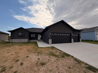 10258 Burgundy Dr, Horace, ND 58047