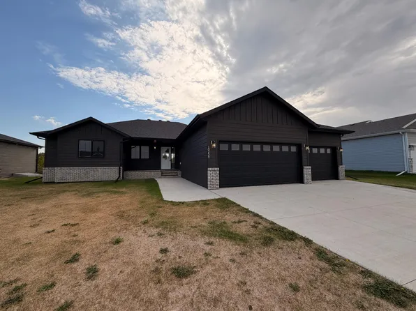 10258 Burgundy Dr, Horace, ND 58047