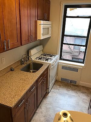2nd image of 181 Hawthorne St APT 5E