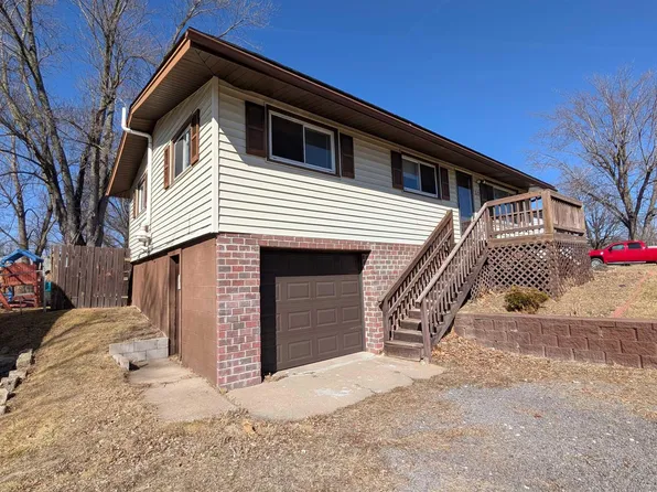 313 Hawthorne Cir, Creve Coeur, IL 61610