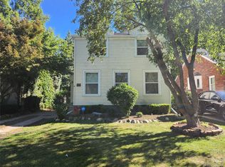 1419 Roslyn Rd, Grosse Pointe Woods, MI 48236