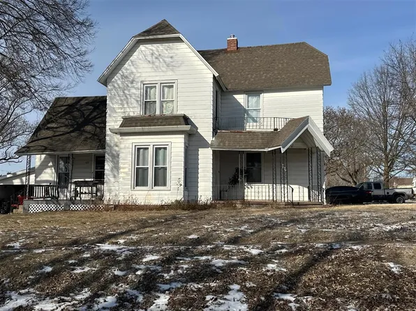 102 E Walnut St, Chalmers, IN 47929