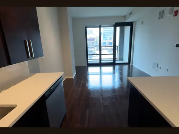 900 W Washington Blvd, Chicago, IL 60607
