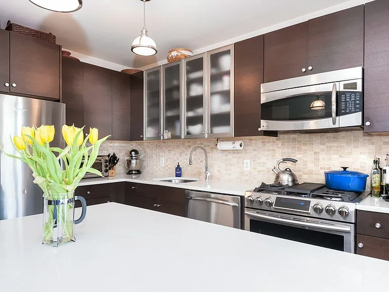232 Pavonia Ave #322 — Photo 3