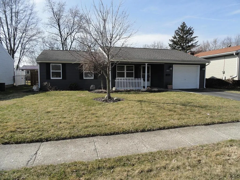 1003 Plantation Dr photo 1