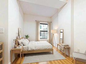 18 W 108th St