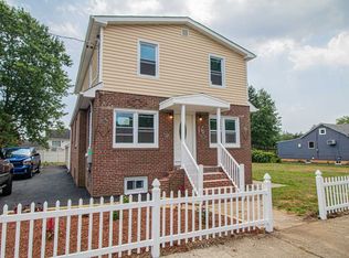16 Berry St, Lindenhurst, NY 11757