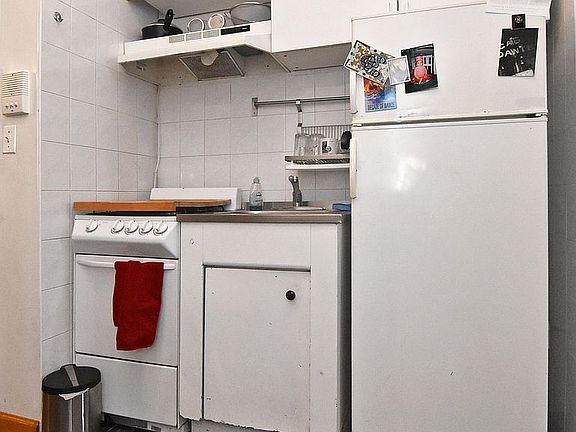 5th image of 123 Ludlow St APT 15