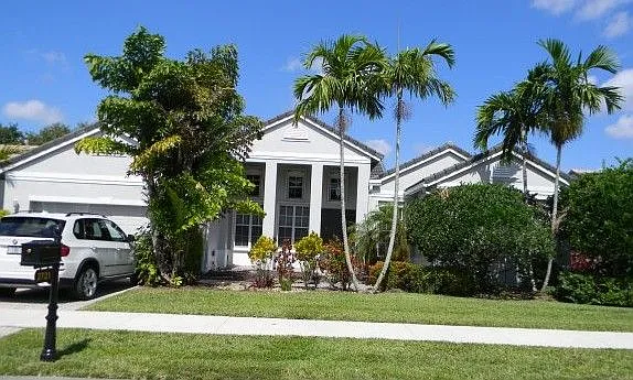 5 bed, 2.5 bath, 2812 sqft, $4,995 — Photo 1