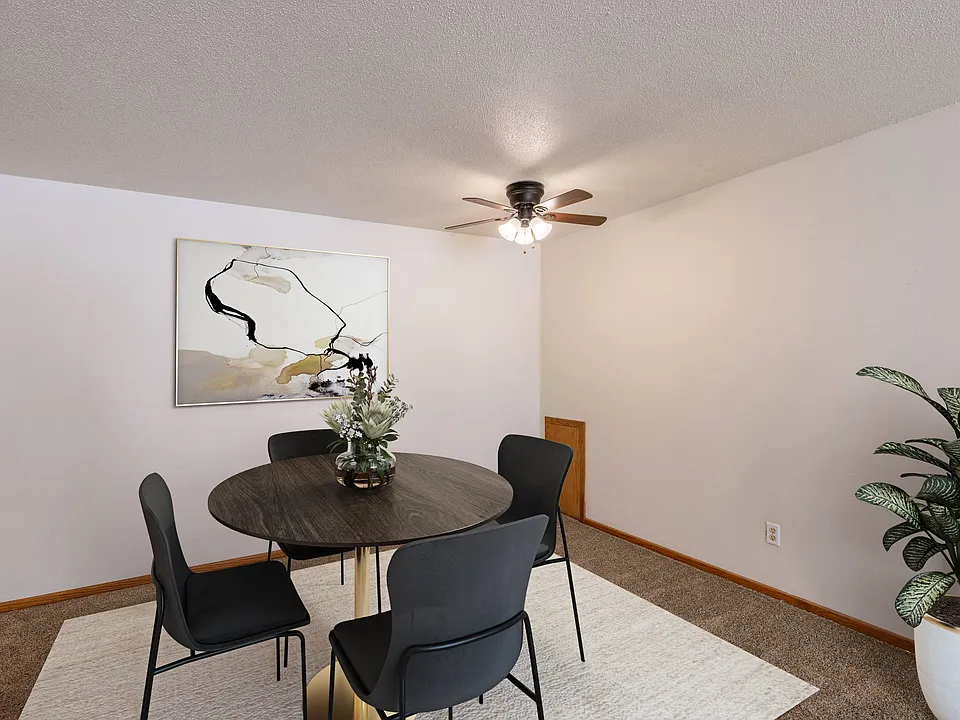 Fargo, ND Schrock Apartments | Dining