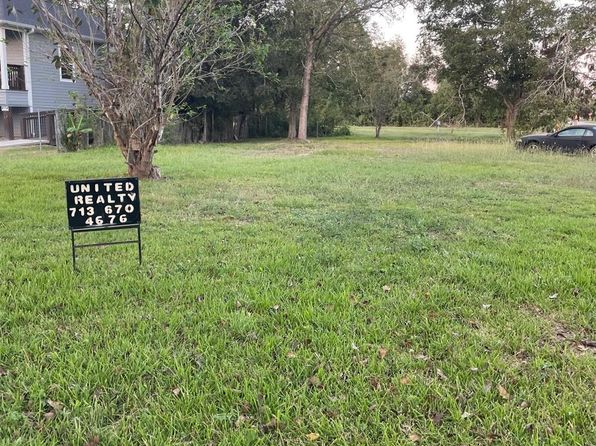 2815 Timber Dr, Dickinson, TX 77539
