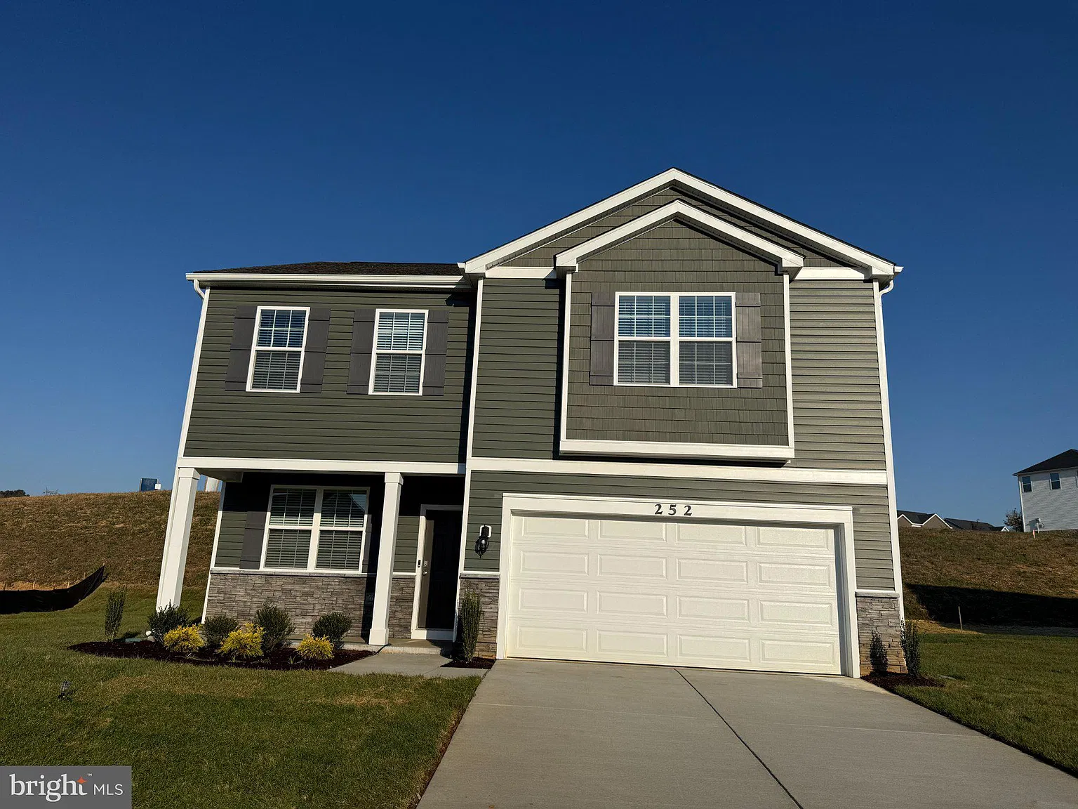 4 bed, 2.5 bath, 2148 sqft, $2,695 — Photo 2