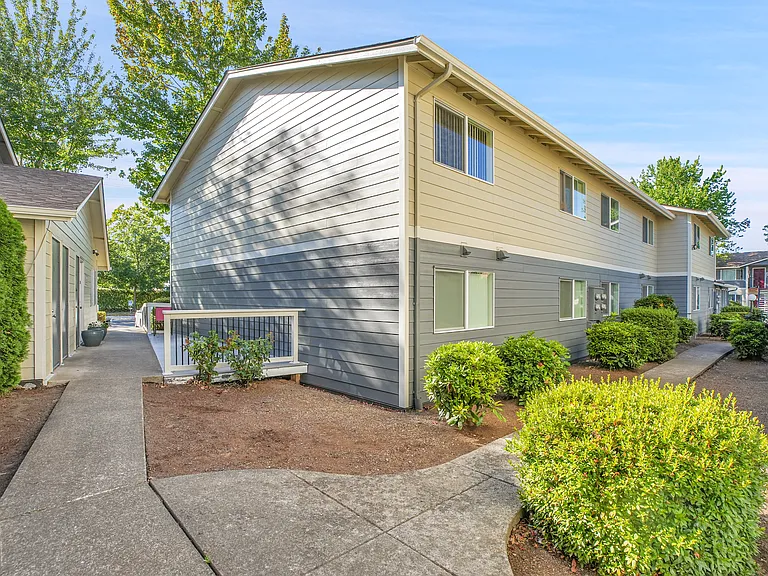 GRAND OAK APARTMENTS — Photo 17