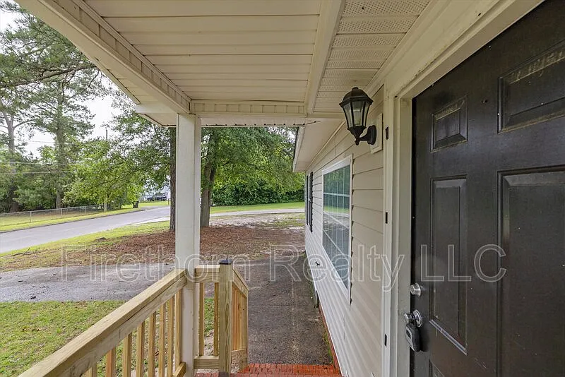 3 bed, 1.0 bath, 1170 sqft, $1,550 — Photo 4