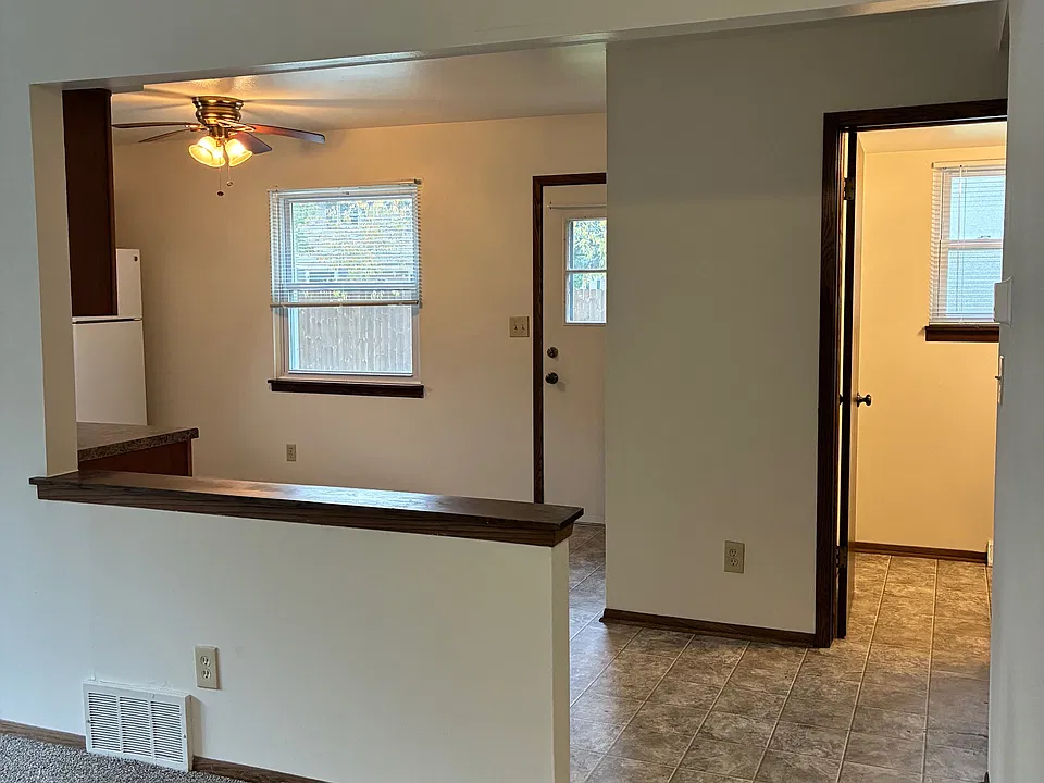 1103 River Park Cir E