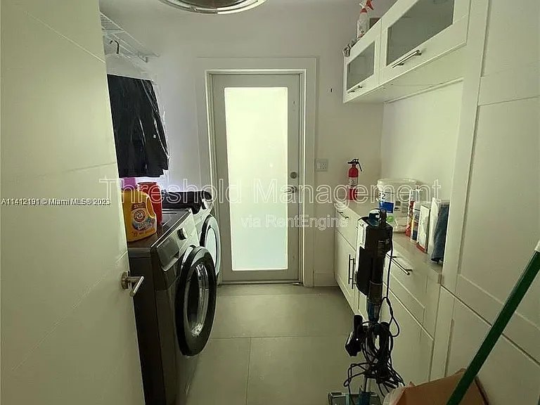 6910 SW 64th Ave — Photo 11