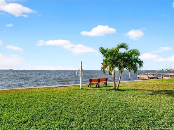 1285 Nettles Blvd, Jensen Beach, FL 34957