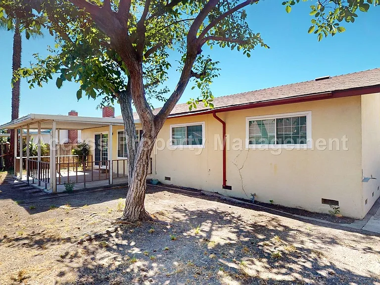 1441 Montclair Dr — Photo 35