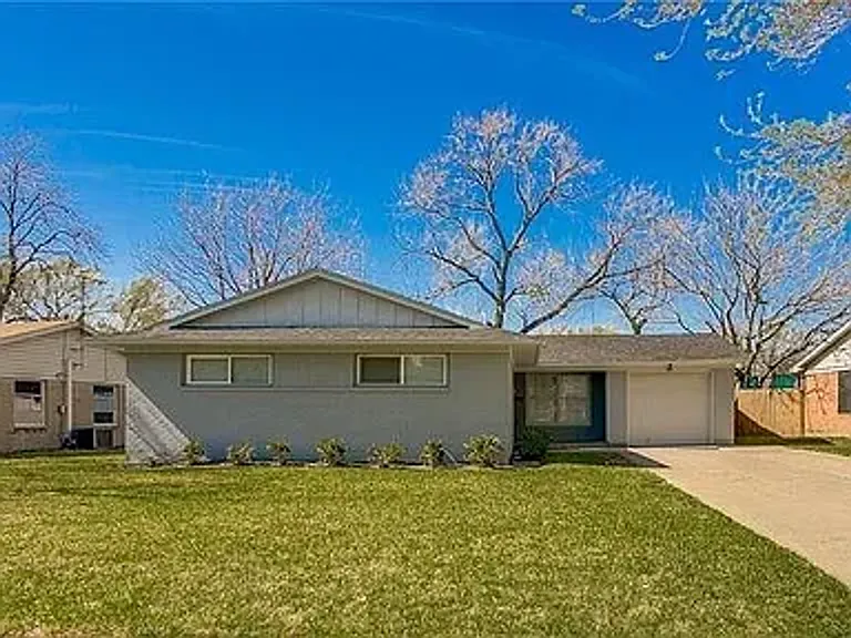 13375 Glenside Dr — Photo 2