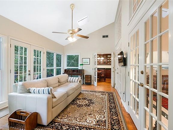 2nd image of 301 Shaunell Dr