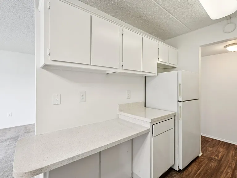 Riverside Village Apartments — Photo 102