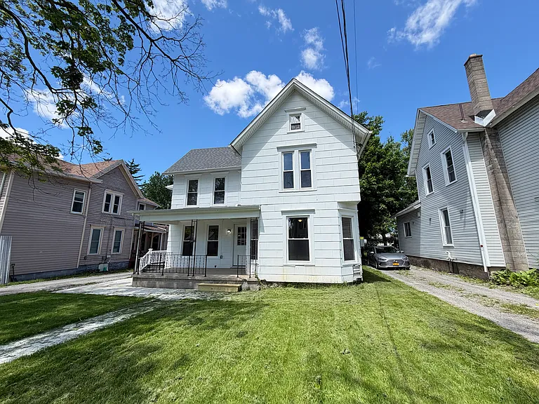 320 Chestnut St #1 — Photo 2