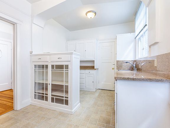 5th image of 1355 Bay St APT 7