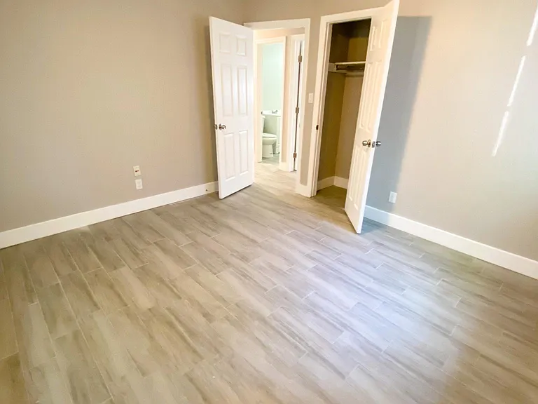 1016 Carroll St — Photo 14